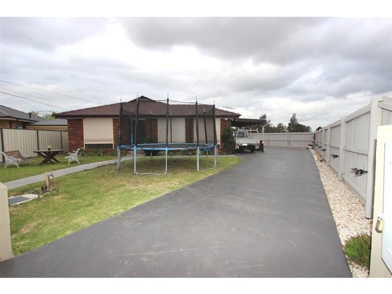 1/4 Kerry Court, St Albans VIC 3021