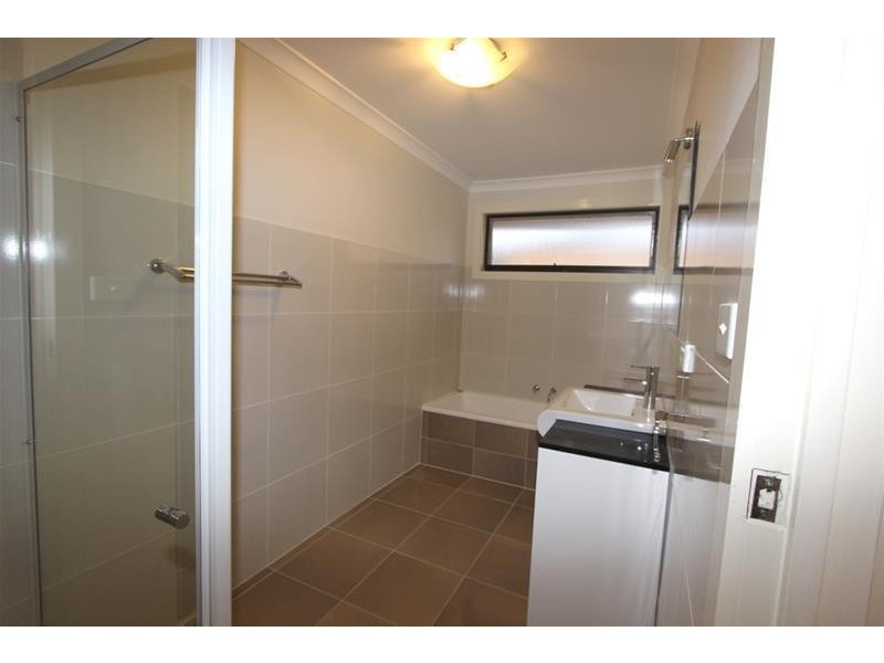 1/4 Kerry Court, St Albans VIC 3021