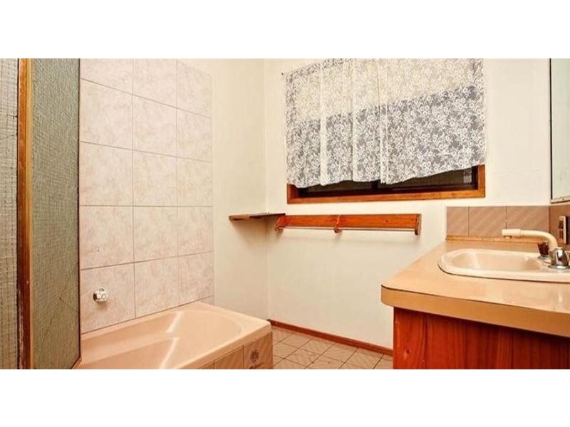 1/27 James Street, St Albans VIC 3021