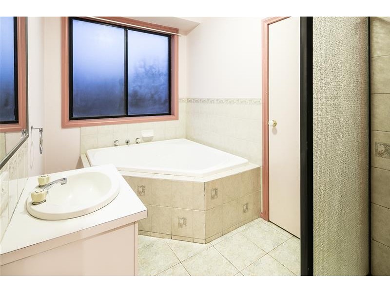 17 Jackson Circuit, Albanvale VIC 3021