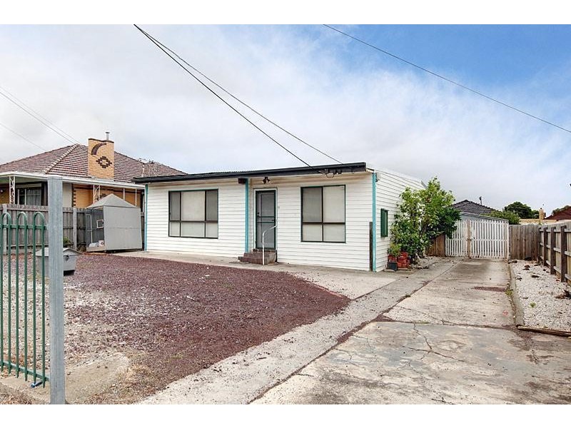 10 Leonard Avenue, St Albans VIC 3021