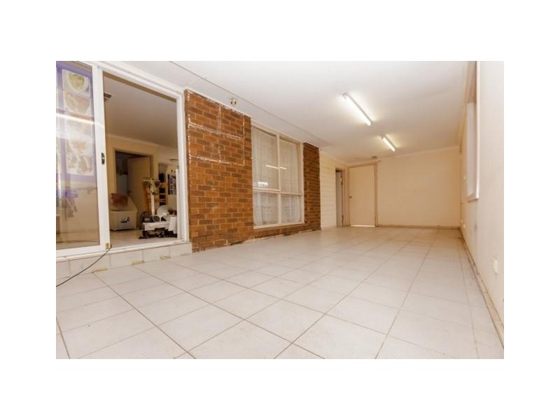 94 Main Road East, St Albans VIC 3021