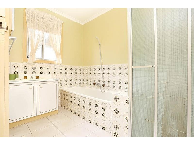 3 Acuba Close, St Albans VIC 3021