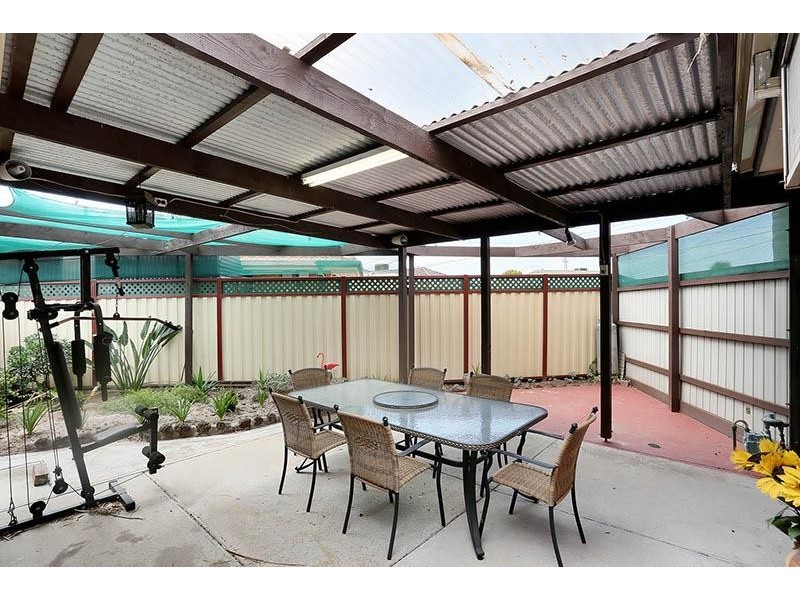 3 Acuba Close, St Albans VIC 3021