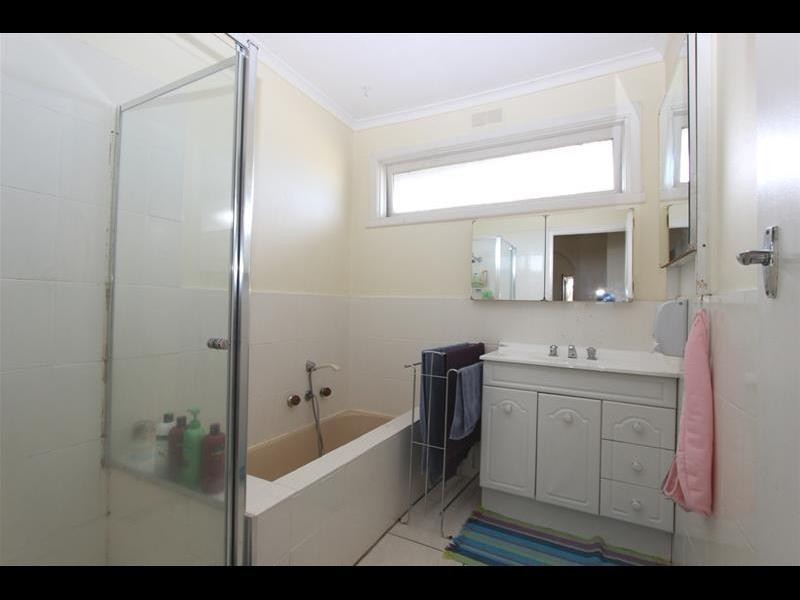 310  Station Road, St Albans VIC 3021