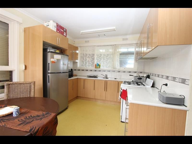 310  Station Road, St Albans VIC 3021