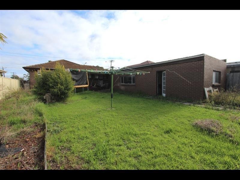 310  Station Road, St Albans VIC 3021
