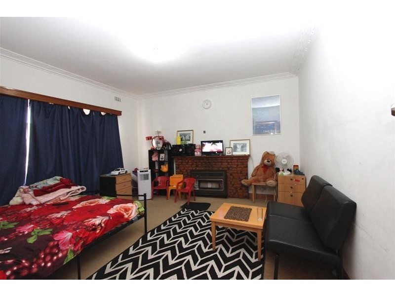 16 Marsden Crescent, St Albans VIC 3021