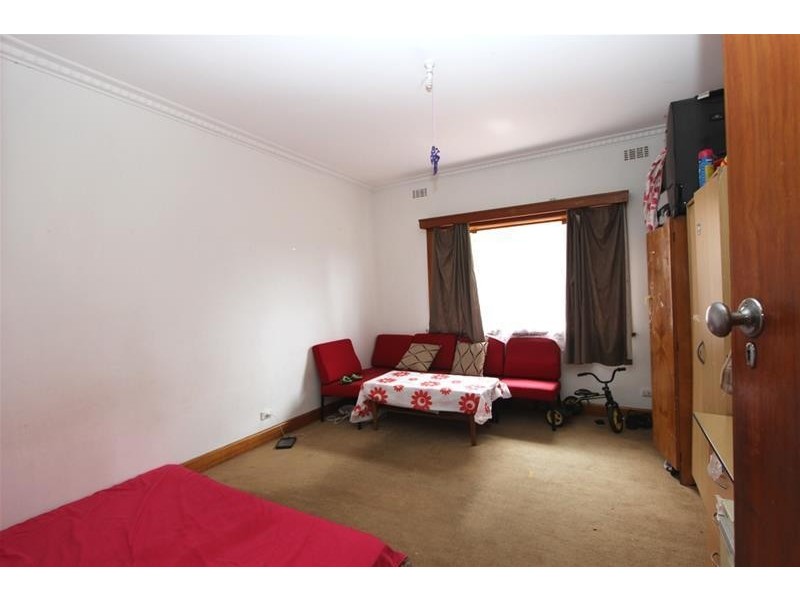 16 Marsden Crescent, St Albans VIC 3021