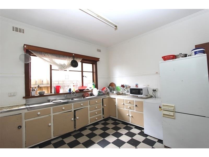 16 Marsden Crescent, St Albans VIC 3021