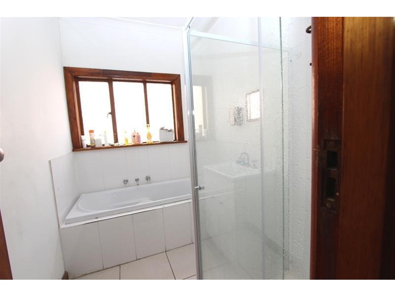 16 Marsden Crescent, St Albans VIC 3021