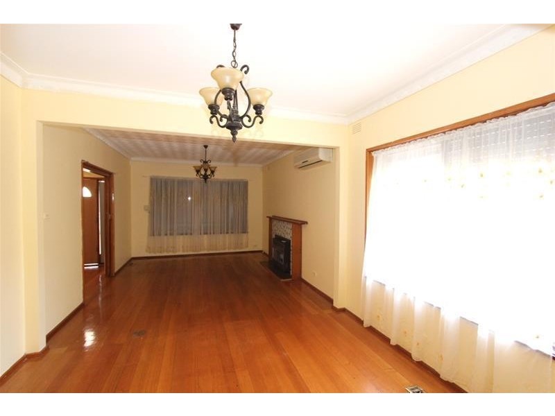 24 Protea Crescent, St Albans VIC 3021