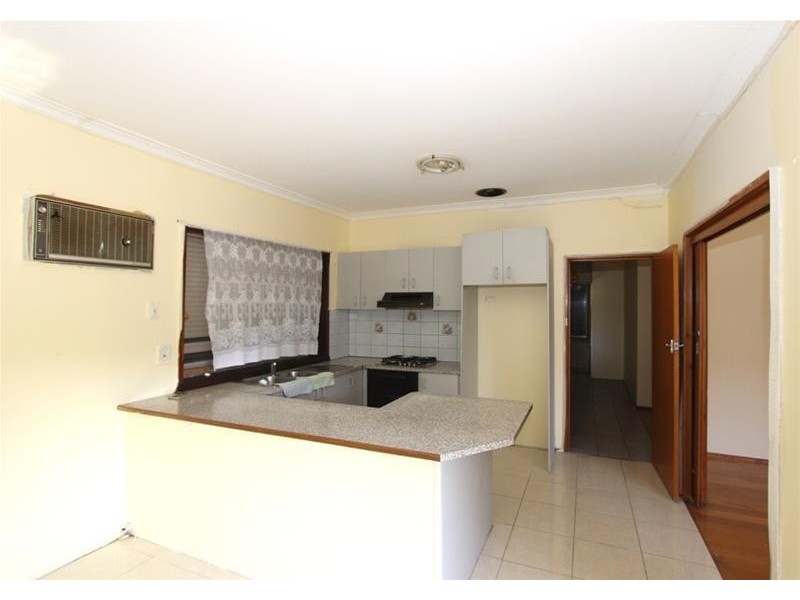 24 Protea Crescent, St Albans VIC 3021