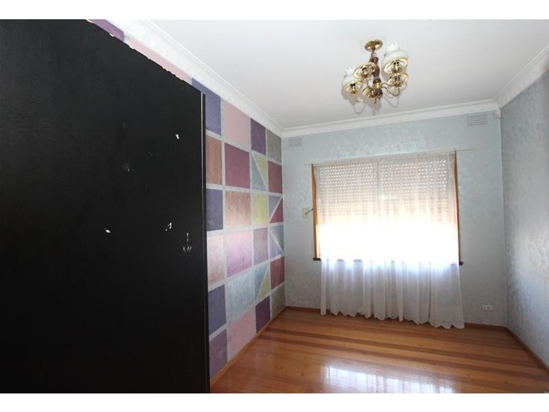 24 Protea Crescent, St Albans VIC 3021