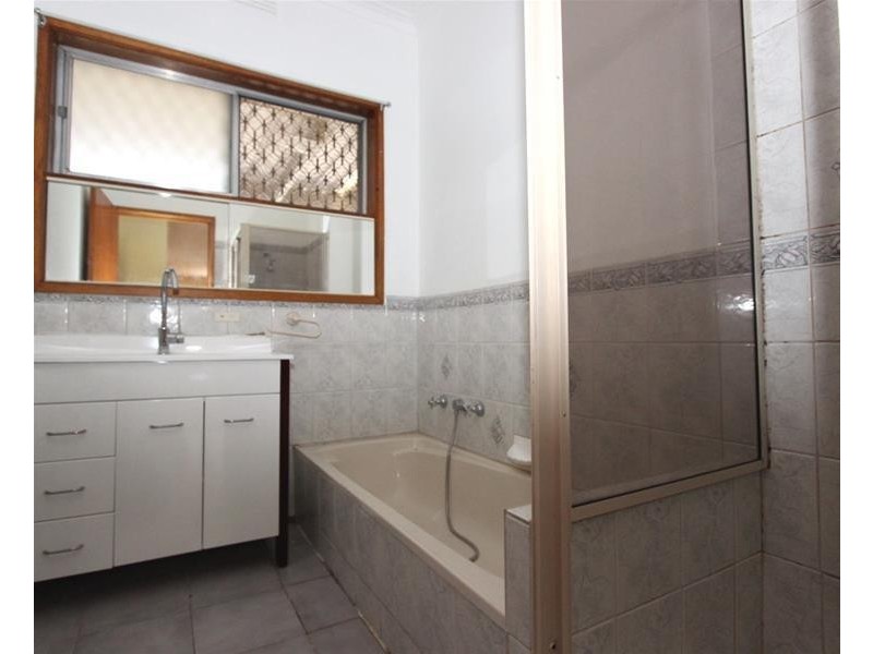 24 Protea Crescent, St Albans VIC 3021