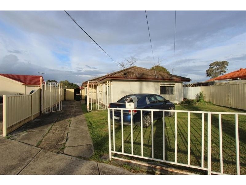 8 Wallara Drive, Kings Park VIC 3021