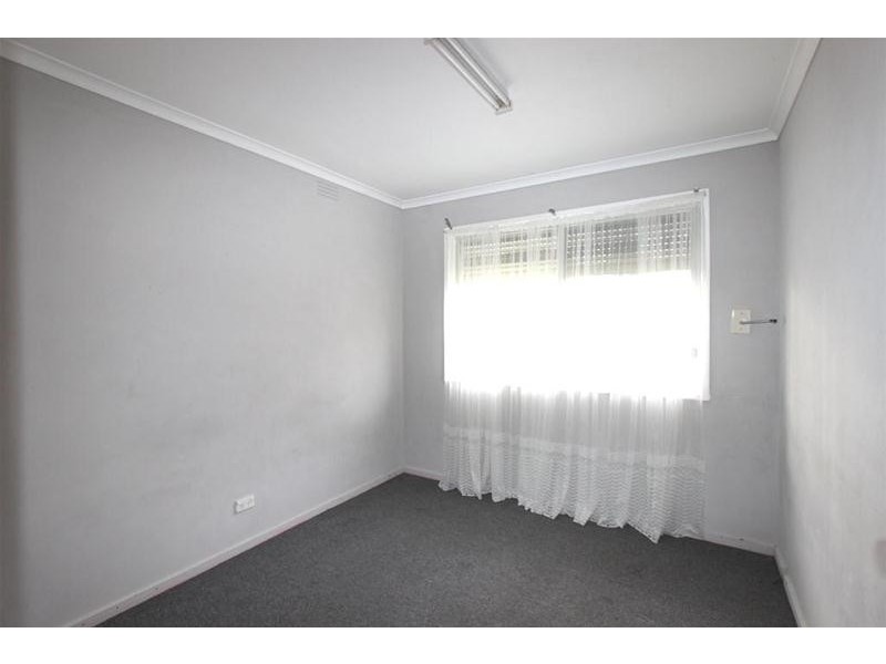 8 Wallara Drive, Kings Park VIC 3021