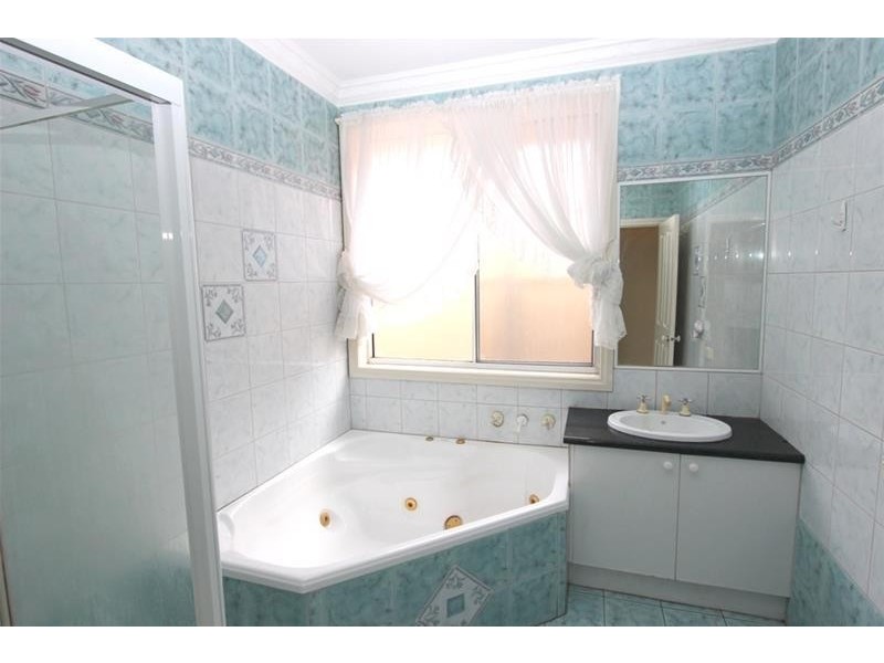 44 Mcnicholl Way, Delahey VIC 3037