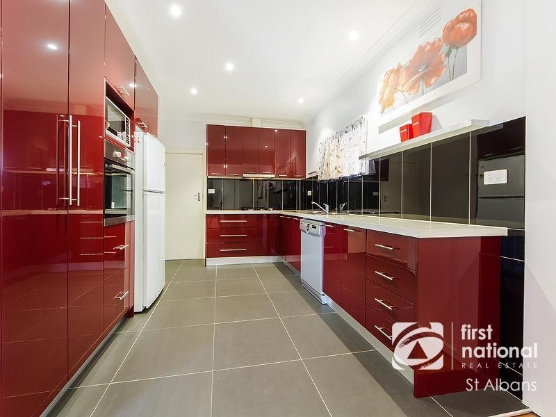 8 Southwold Street, St Albans VIC 3021