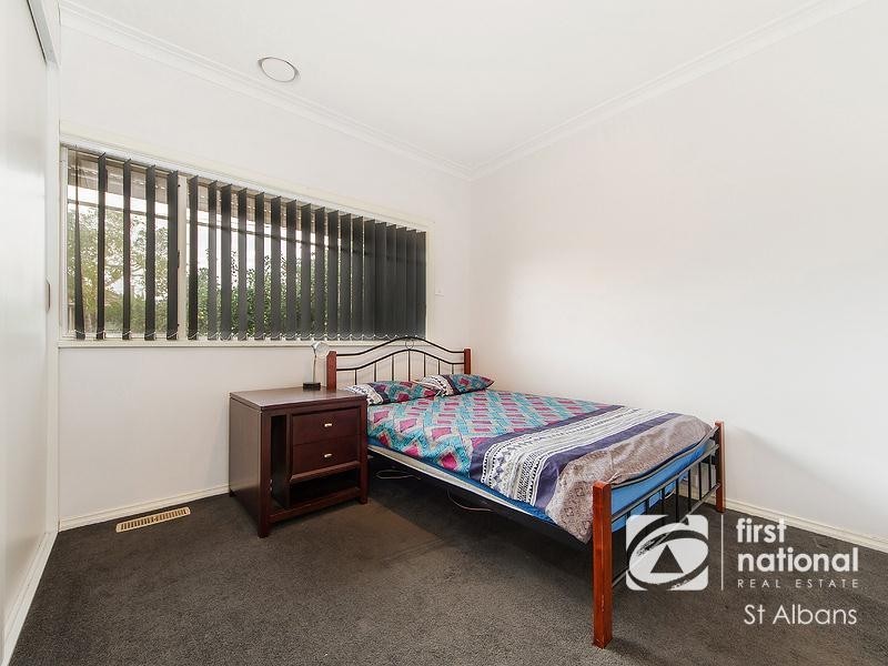 8 Southwold Street, St Albans VIC 3021
