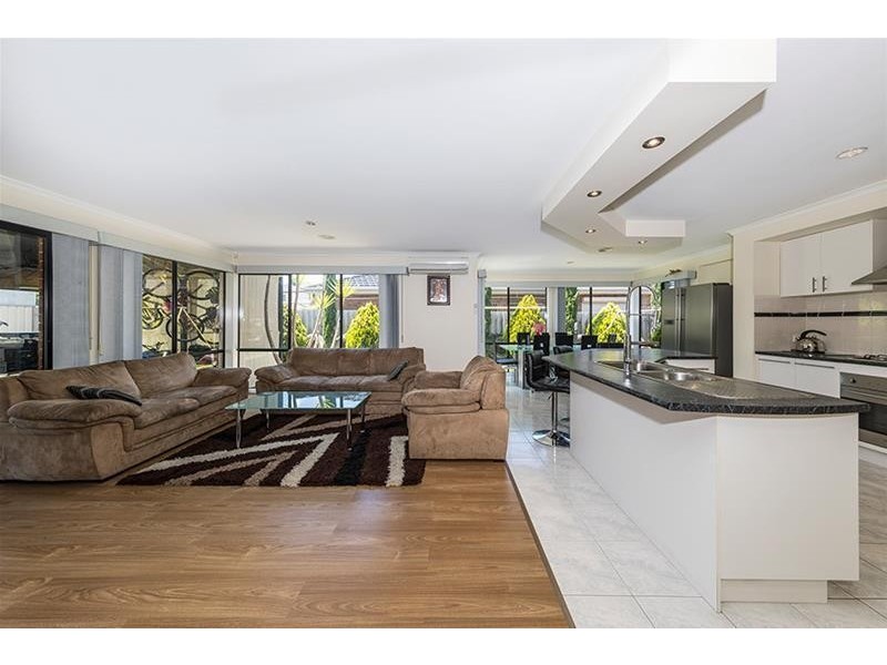 14  Wisteria Close, Taylors Hill VIC 3037