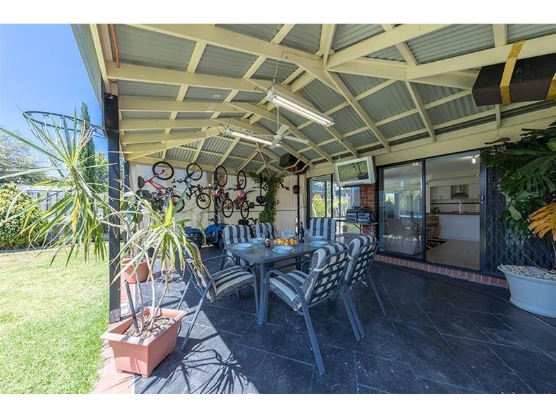 14  Wisteria Close, Taylors Hill VIC 3037