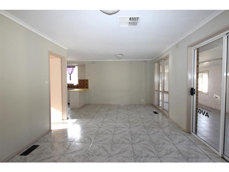 1/94 Main Road East, St Albans VIC 3021