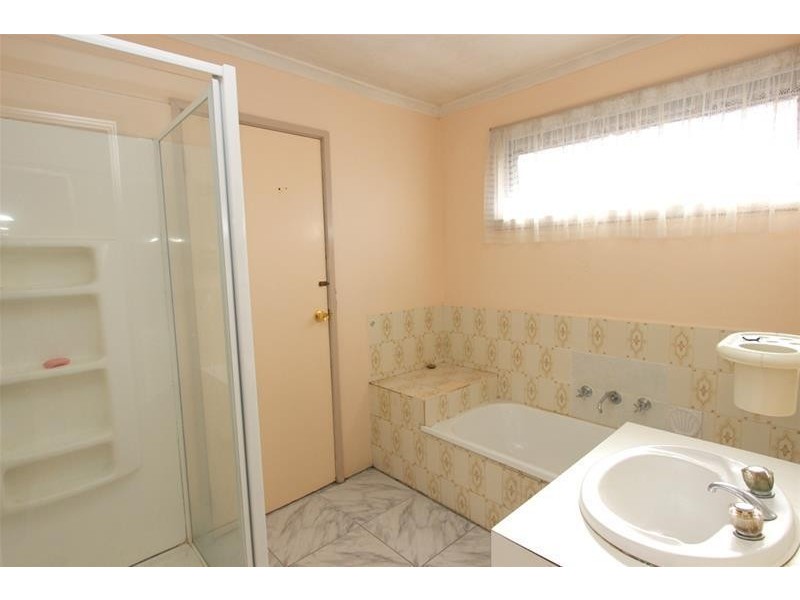 1/94 Main Road East, St Albans VIC 3021