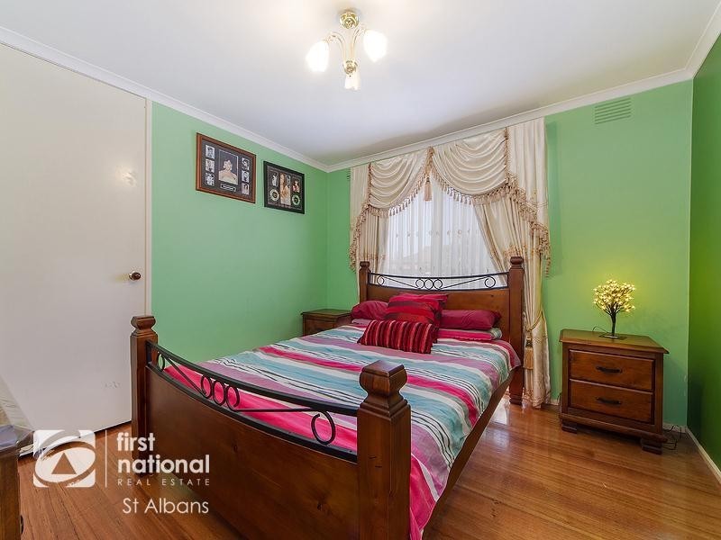19 Magnolia Avenue, Kings Park VIC 3021