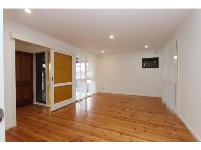 6 Myuna Drive, Kings Park VIC 3021