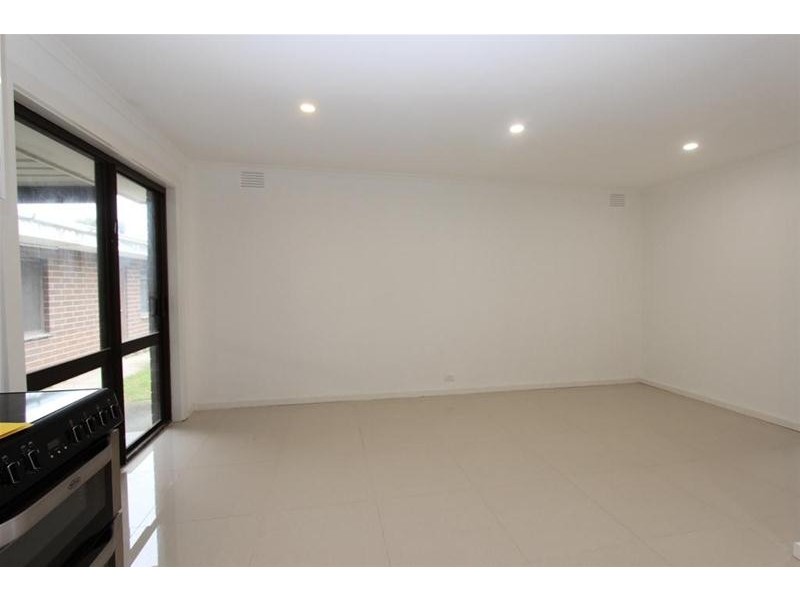 6 Myuna Drive, Kings Park VIC 3021