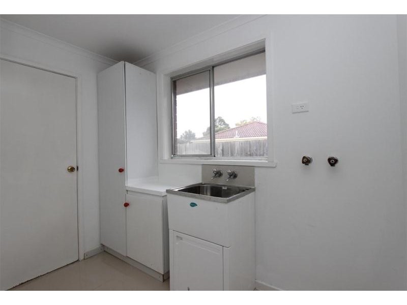 6 Myuna Drive, Kings Park VIC 3021