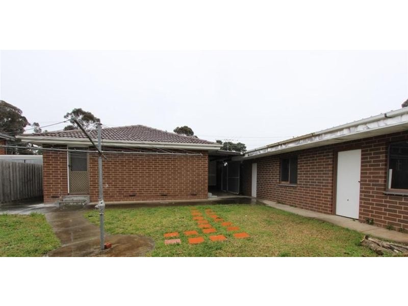 6 Myuna Drive, Kings Park VIC 3021