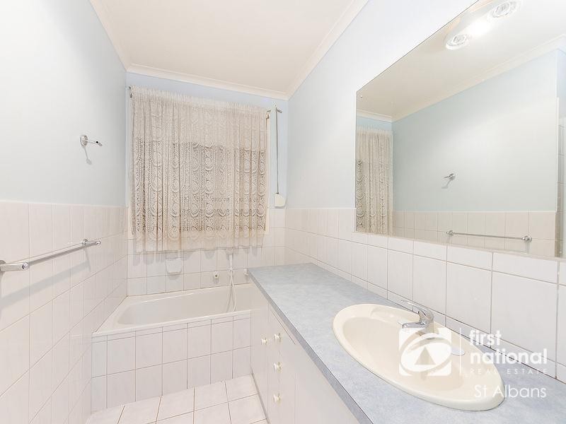 32 Tollhouse Road, Kings Park VIC 3021