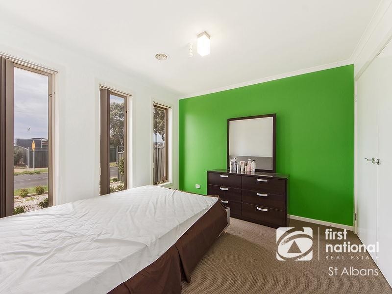 5 Pioneer Drive, Deer Park VIC 3023