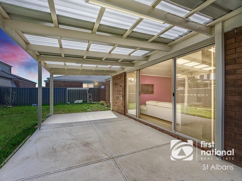 5 Pioneer Drive, Deer Park VIC 3023