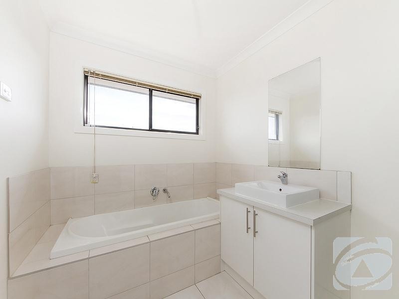 Unit 1, 6-8  Glendenning Street, St Albans VIC 3021