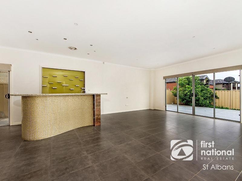 5 Buckley Way, Caroline Springs VIC 3023