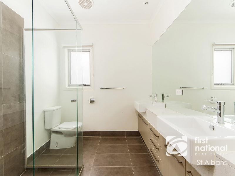 5 Buckley Way, Caroline Springs VIC 3023