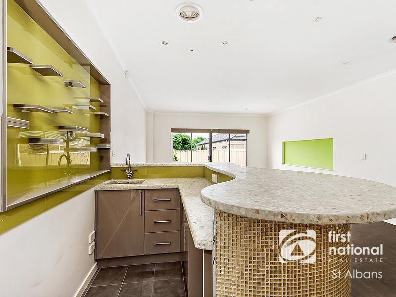 5 Buckley Way, Caroline Springs VIC 3023