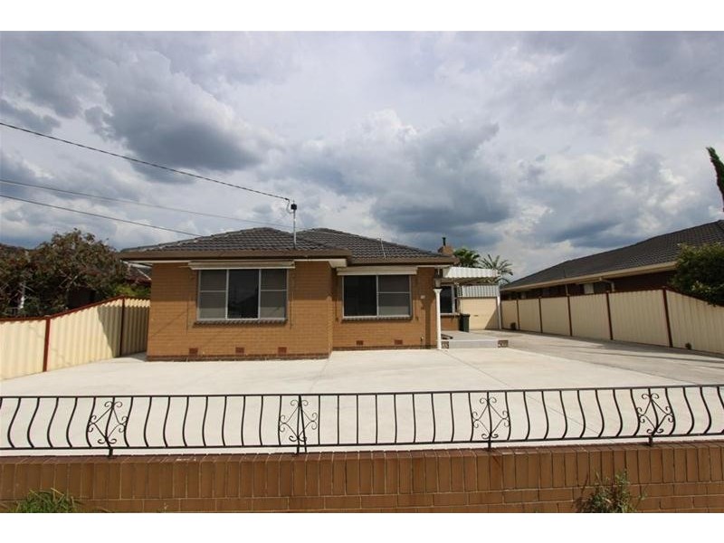 10 Mulhall Drive, St Albans VIC 3021