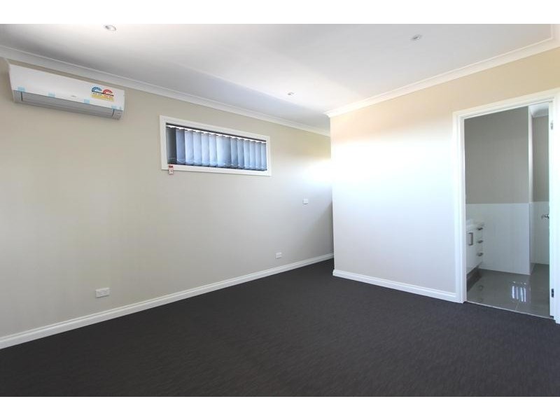 2/14  Glenrosa Court, St Albans VIC 3021