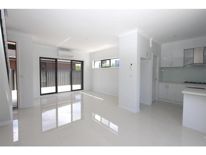 2/57 Lester Avenue, St Albans VIC 3021