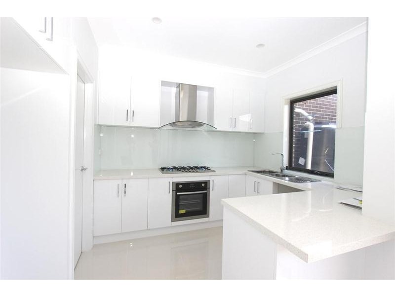 2/57 Lester Avenue, St Albans VIC 3021