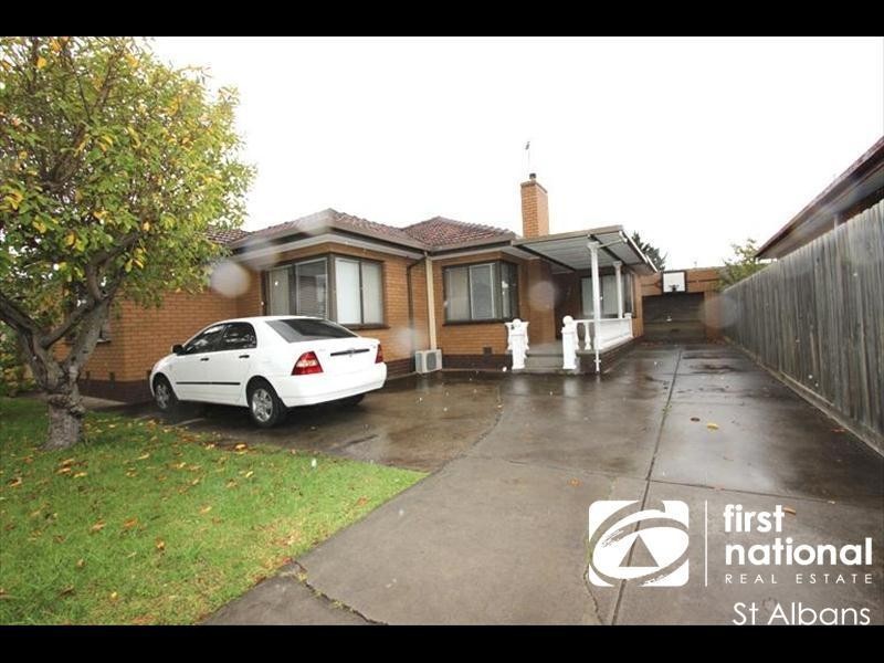 32 Mulhall Drive, St Albans VIC 3021