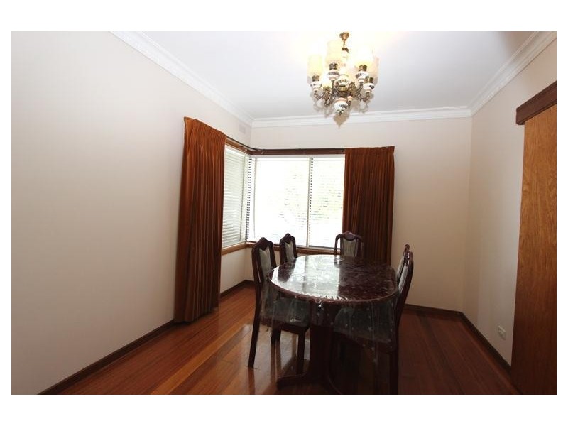 32 Mulhall Drive, St Albans VIC 3021