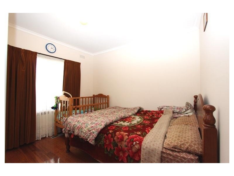 32 Mulhall Drive, St Albans VIC 3021