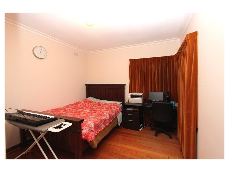 32 Mulhall Drive, St Albans VIC 3021