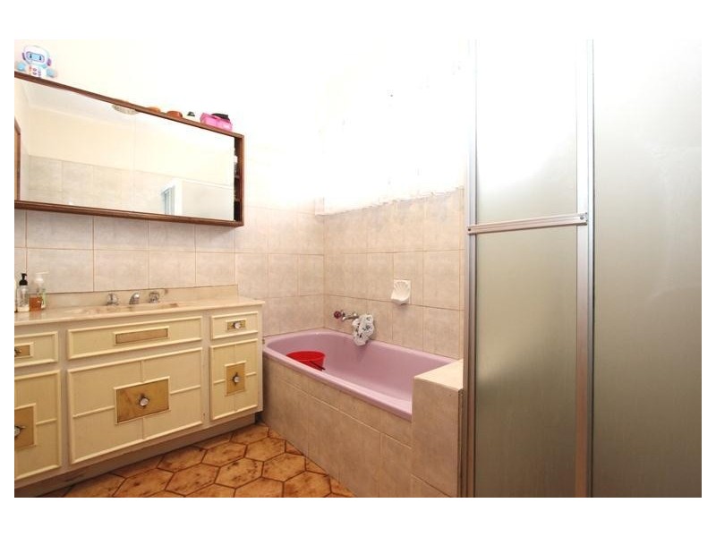 32 Mulhall Drive, St Albans VIC 3021