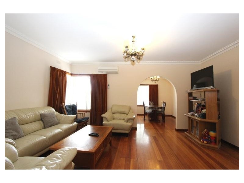 32 Mulhall Drive, St Albans VIC 3021